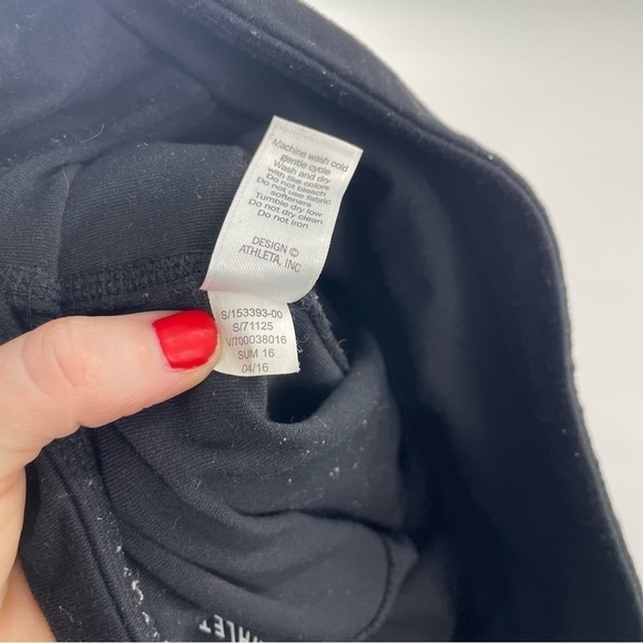 Athleta ribbed excursion leggings in black Double thigh pockets Midrise - Picture 8 of 13